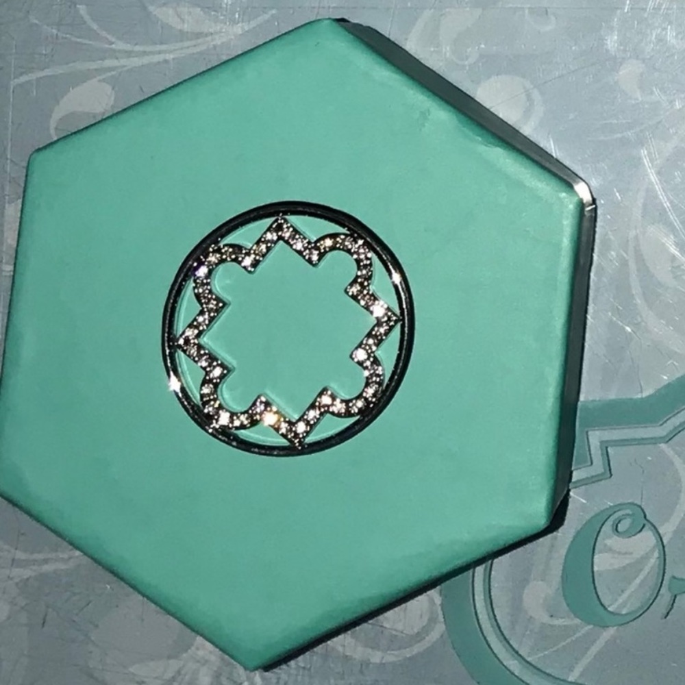 Origami owl quatrefoil shelf